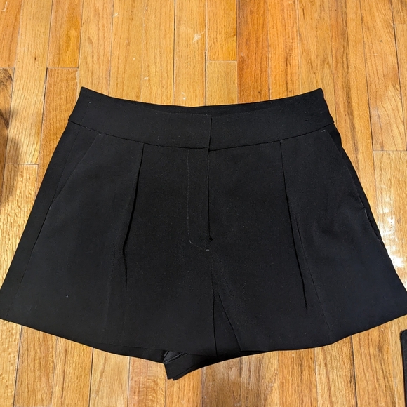 Express Stylist Super high rise shorts - Picture 1 of 4